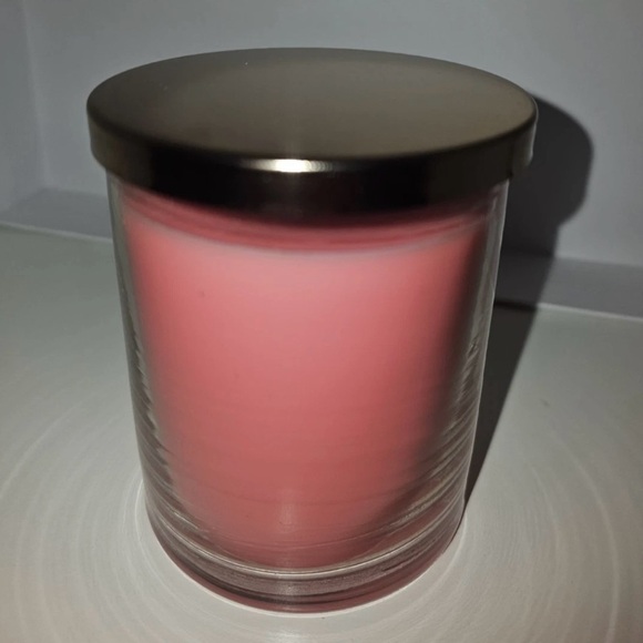Bath & Body Works You're One Sweet Mom
NWT
Scented Candle - Picture 3 of 3